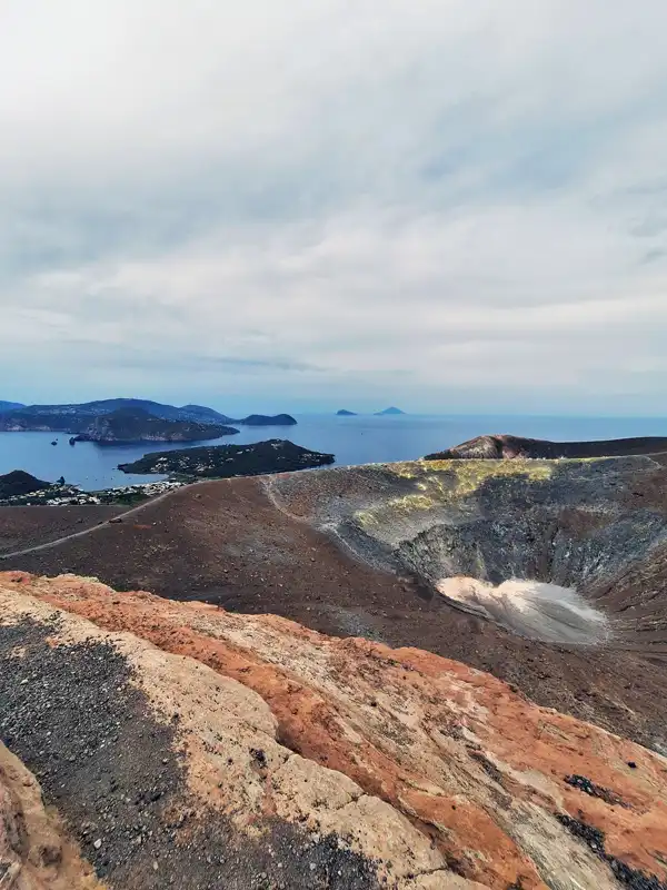 Vista dal cratere di Vulcano